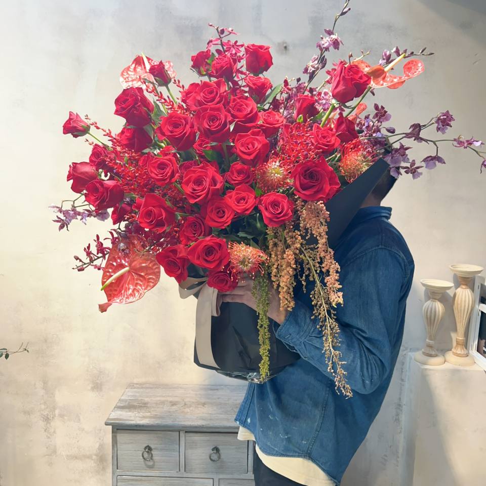 熱情紅玫瑰豪華花束