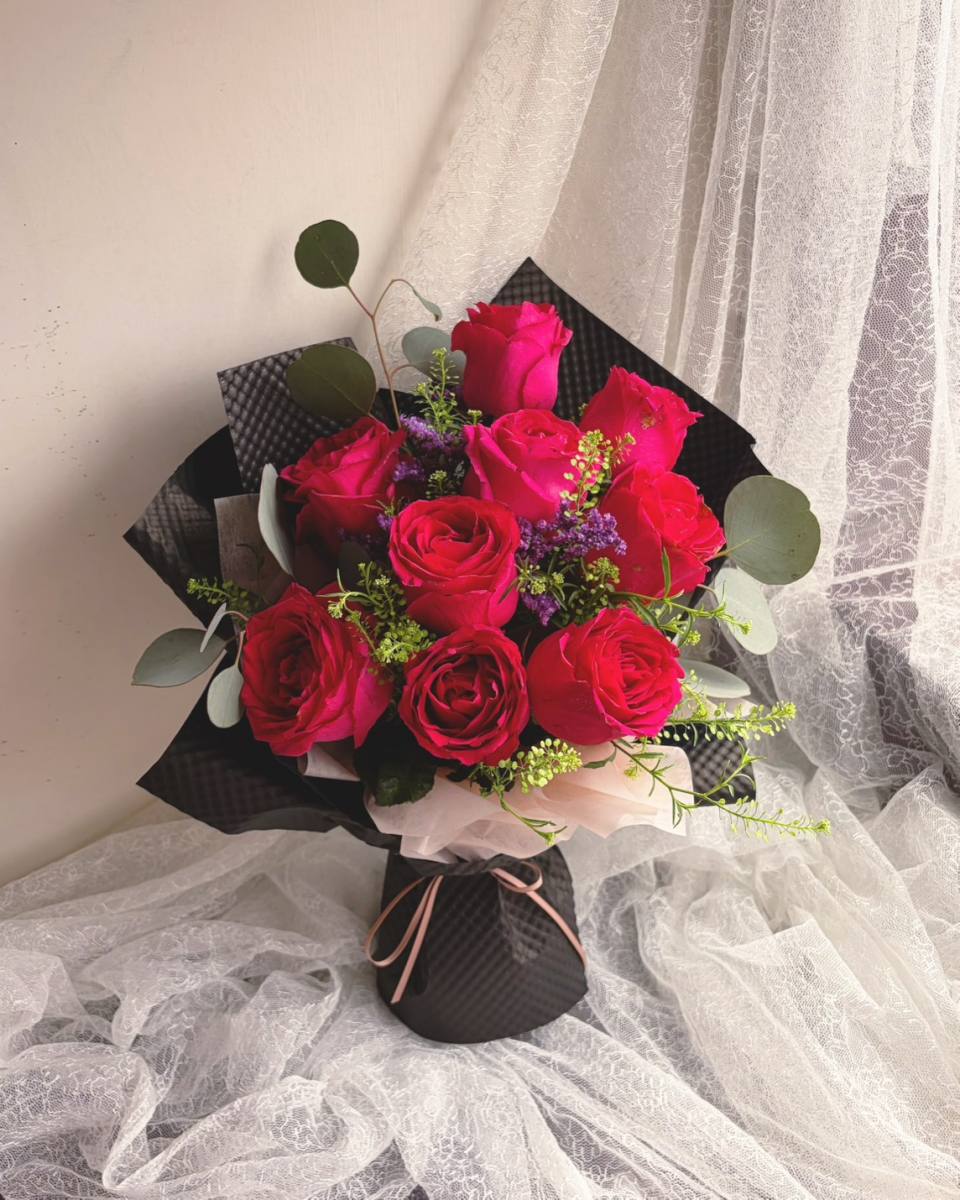 九朵玫瑰經典花束(顏色可指定)