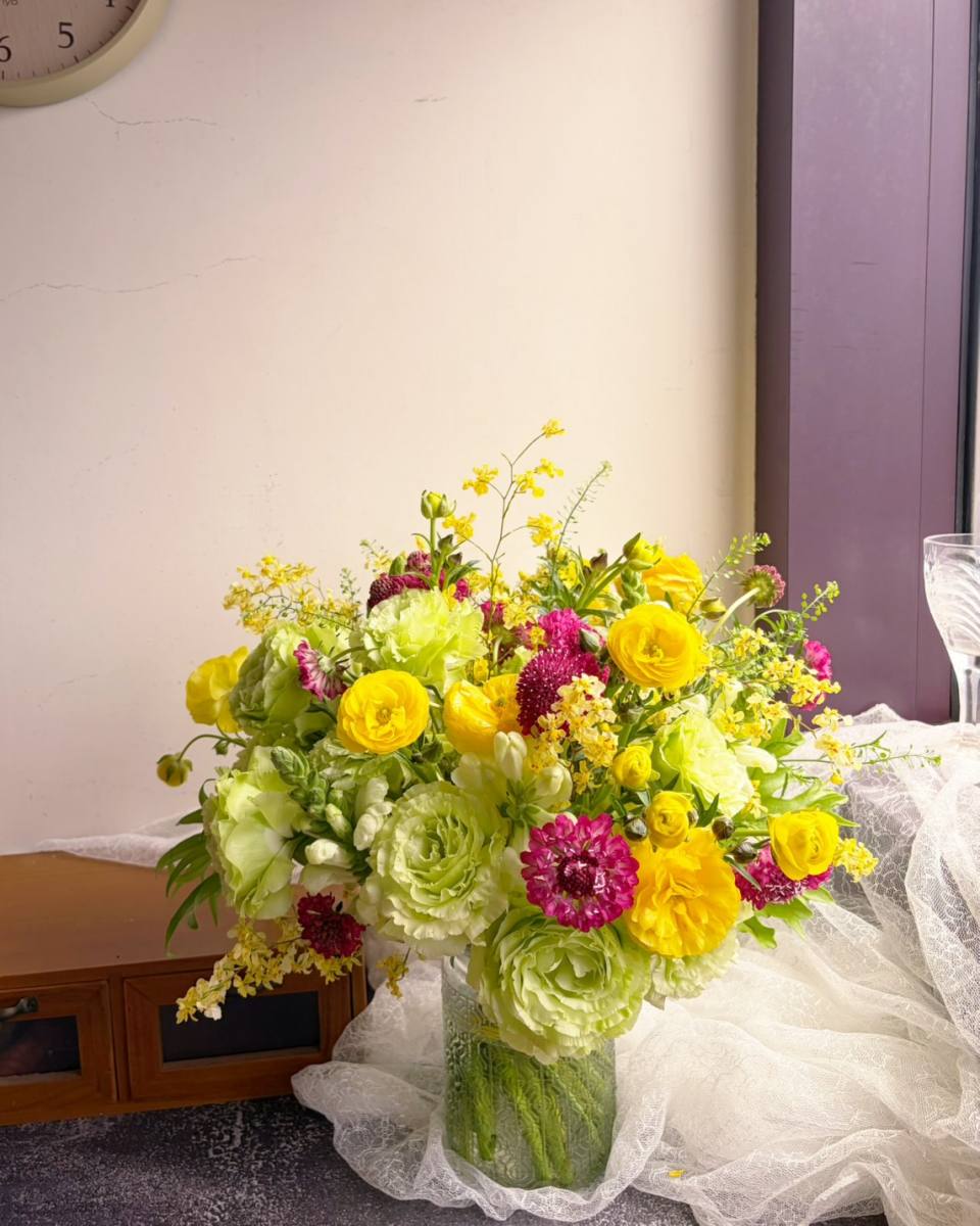 清新春日繽紛花藝盆花