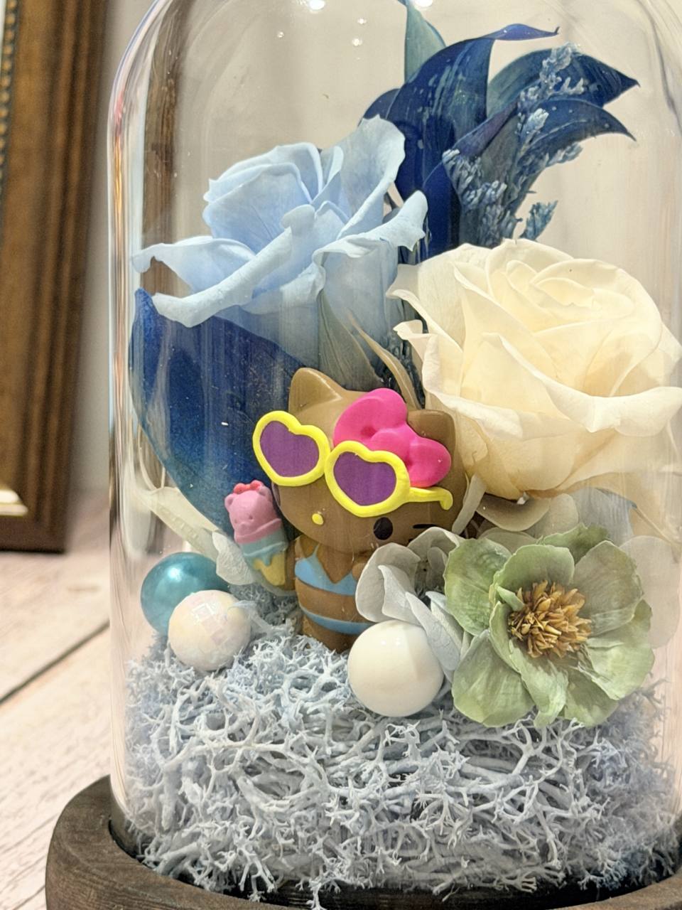 辣妹凱蒂貓Hello Kitty花藝玻璃盅｜海洋藍玫瑰珍珠玻璃罩-實拍圖片