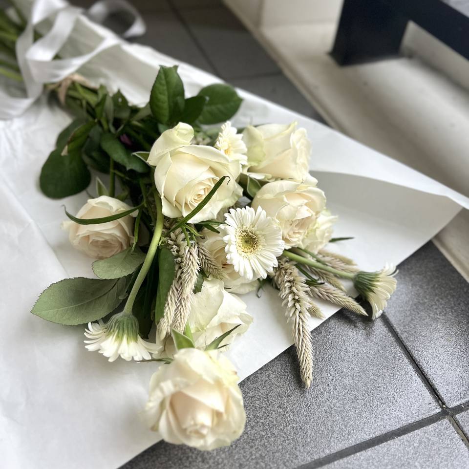 情人節白色玫瑰花束+any.daily